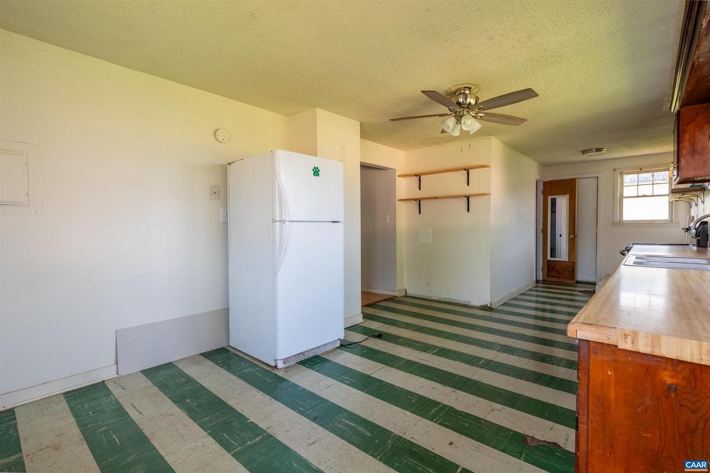 131 Ford Ave photo 15