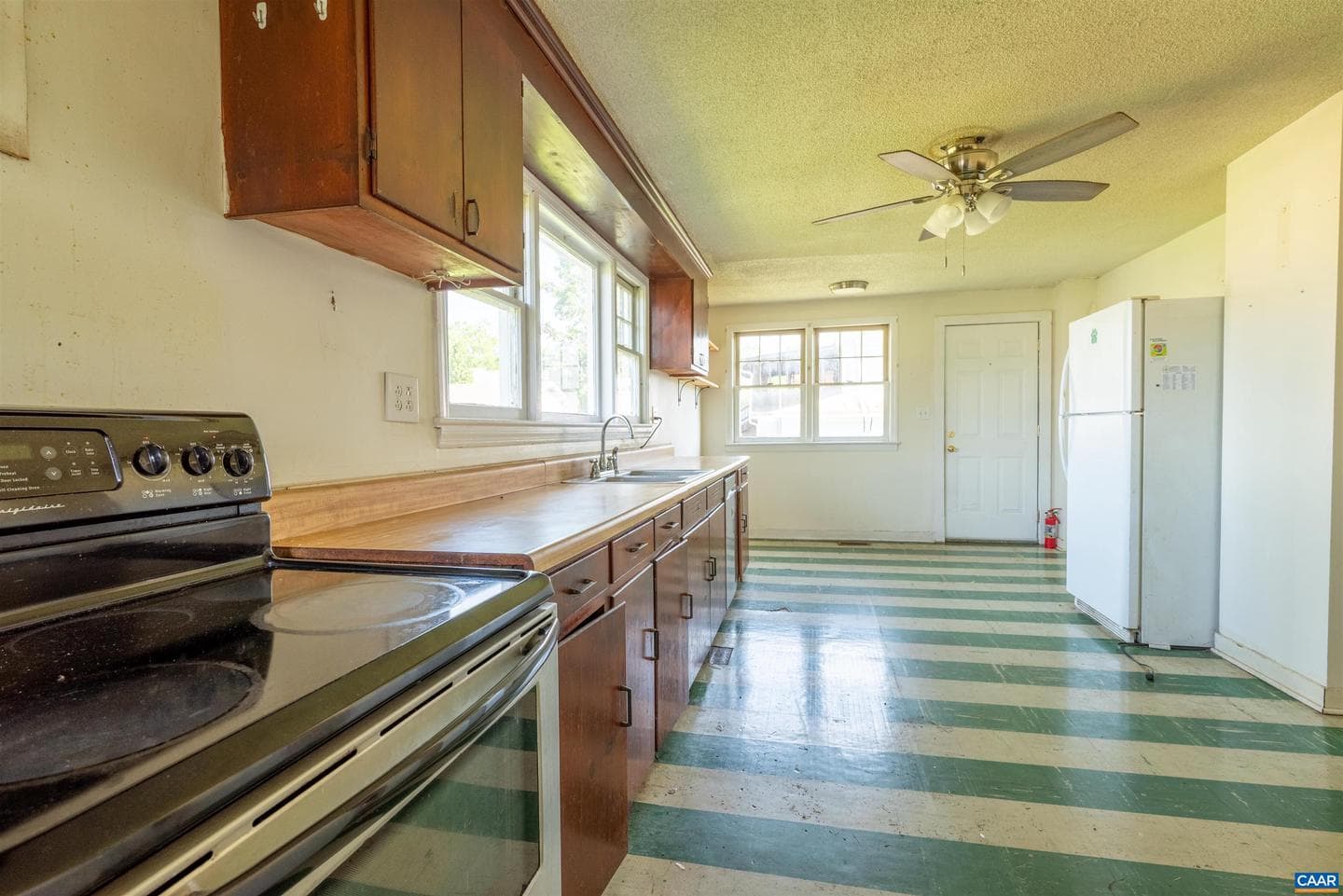 131 Ford Ave photo 17