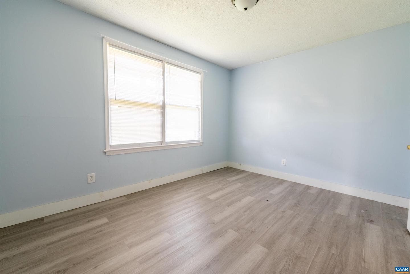 131 Ford Ave photo 25