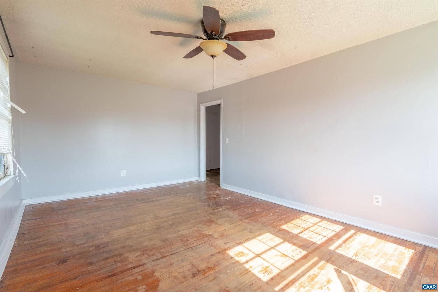 131 Ford Ave photo 35