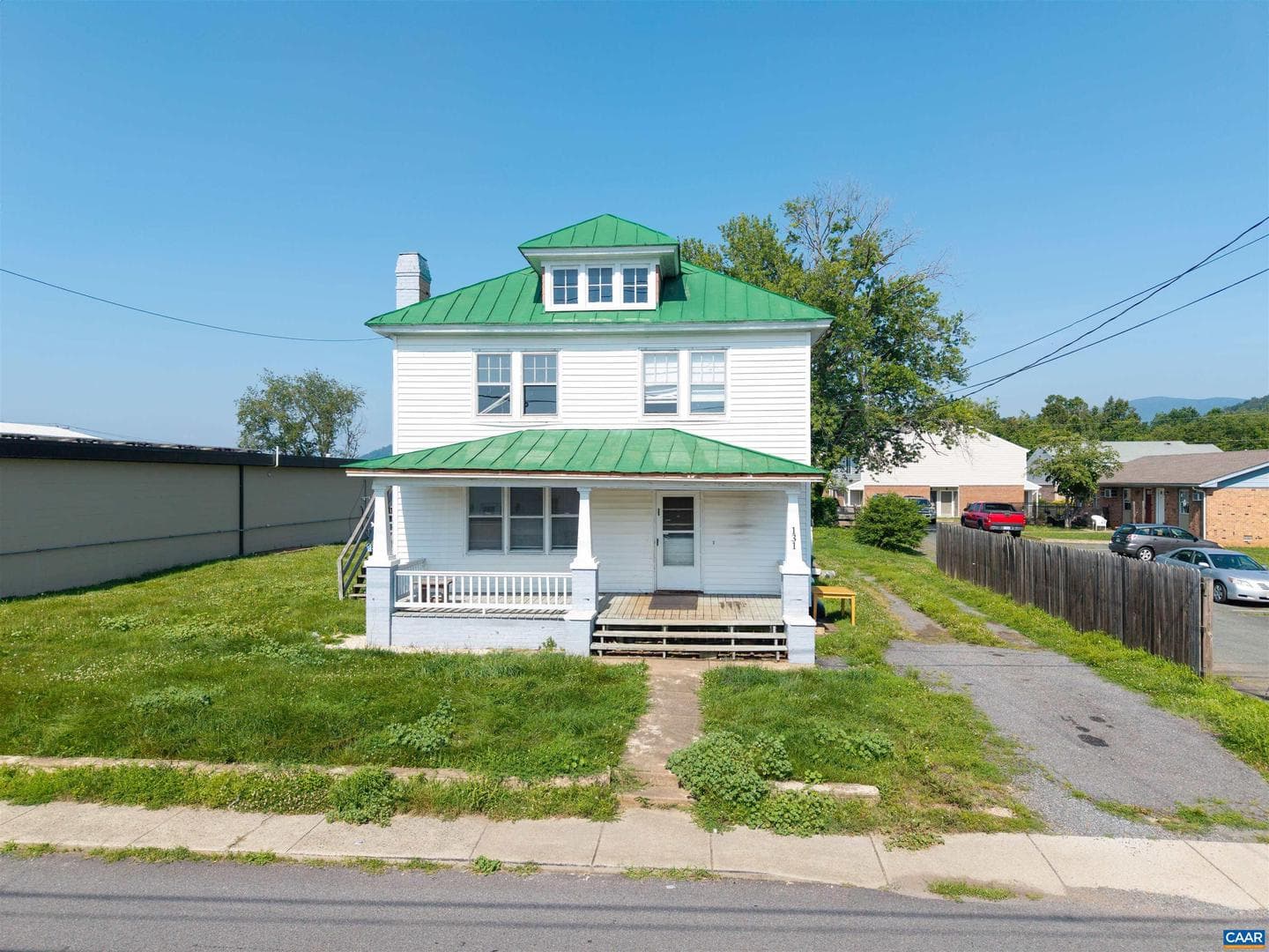 131 Ford Ave photo 6