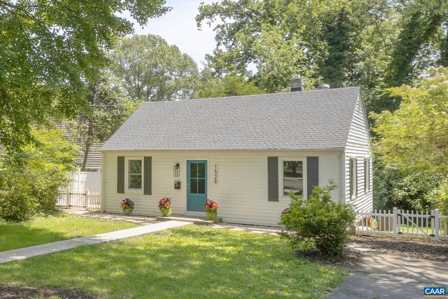 1526 Broad Ave photo 2