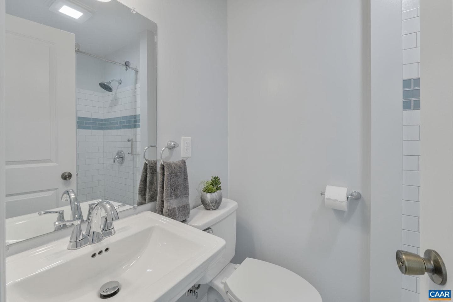 1526 Broad Ave photo 26