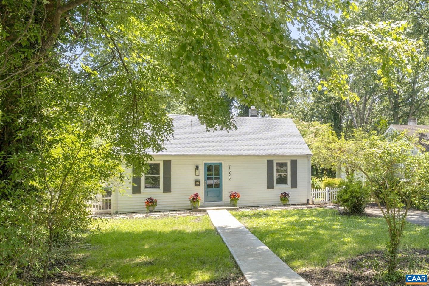 1526 Broad Ave photo 4
