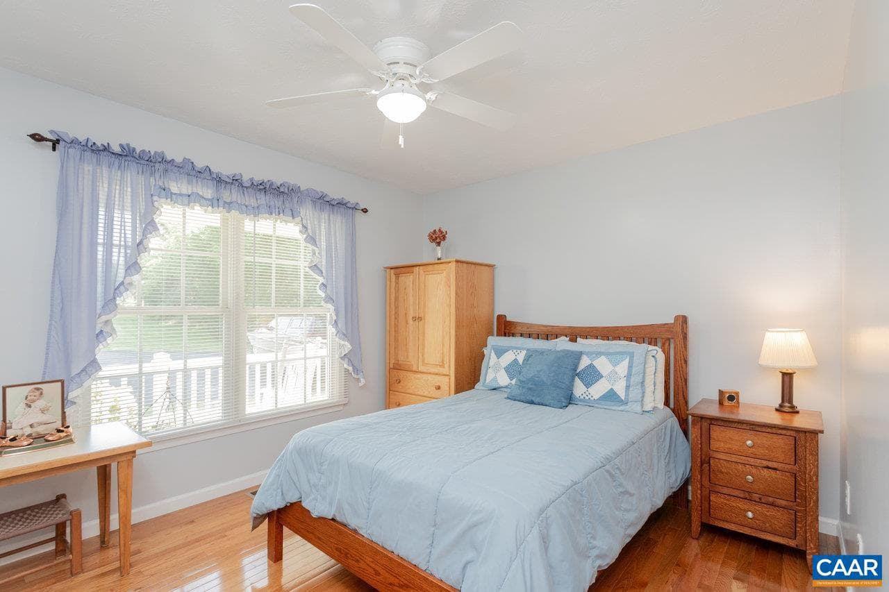 391 Hermitage Rd photo 17