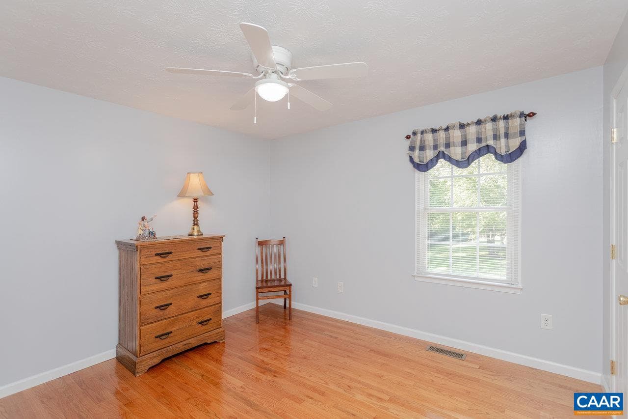 391 Hermitage Rd photo 24
