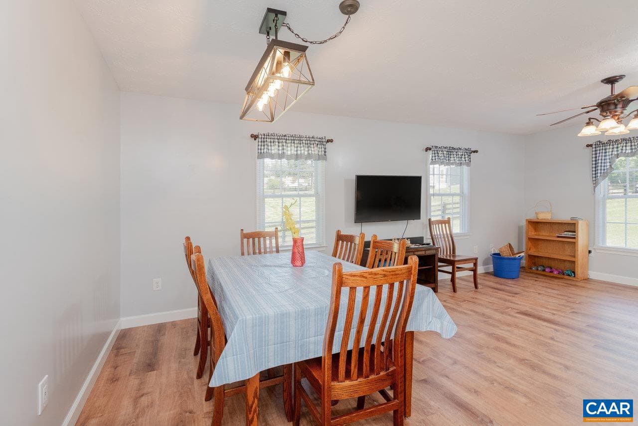 391 Hermitage Rd photo 35