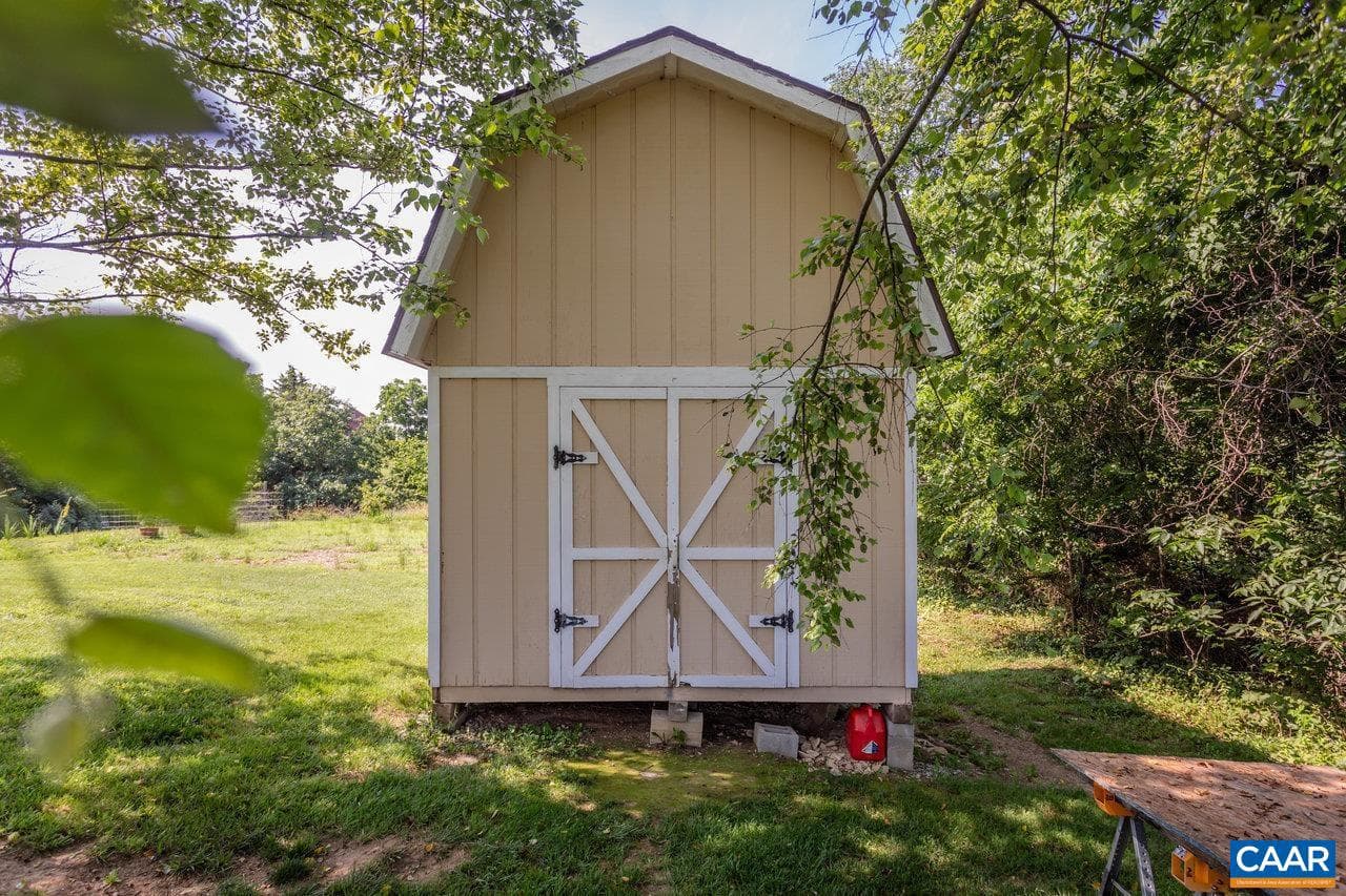 391 Hermitage Rd photo 44