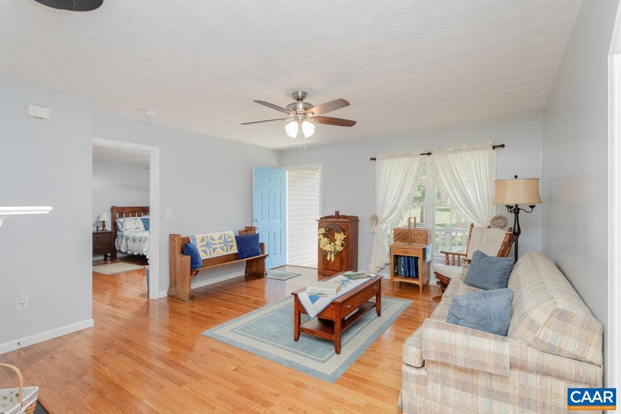 391 Hermitage Rd photo 6
