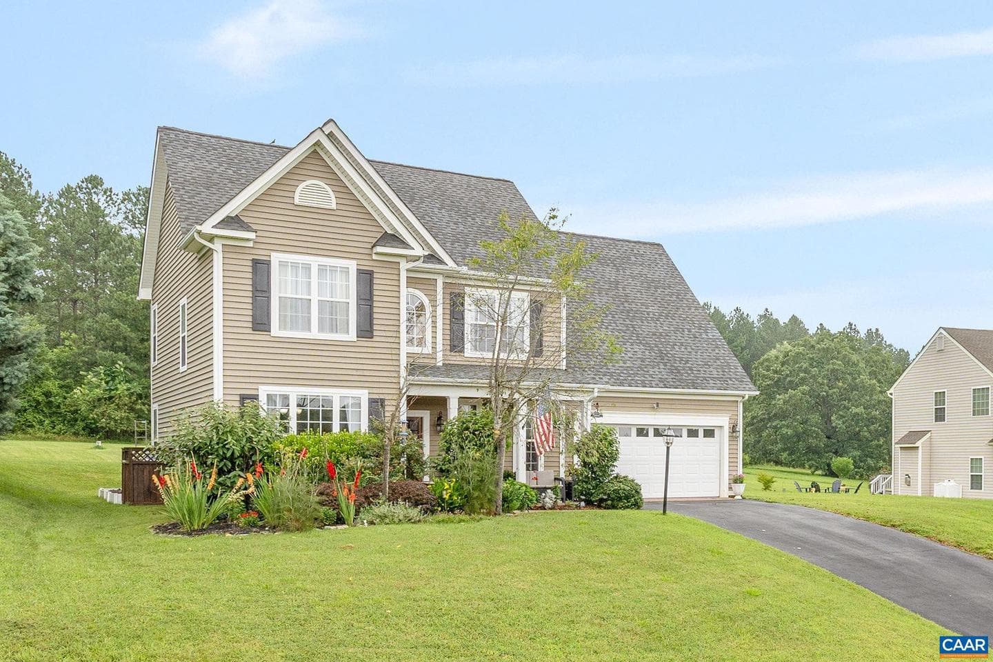 164 Glen Cir photo 3