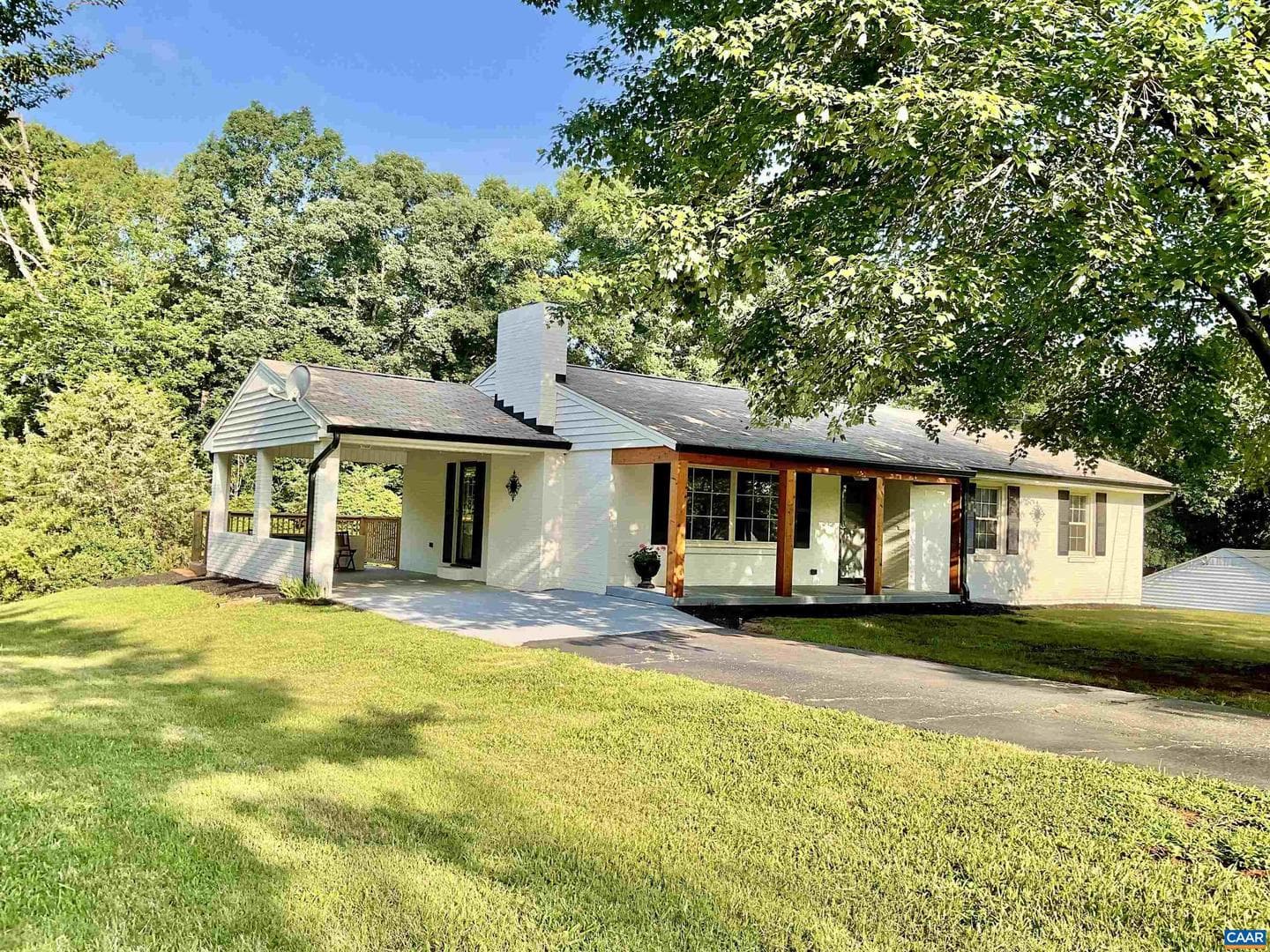 143 Lake Dr photo 1
