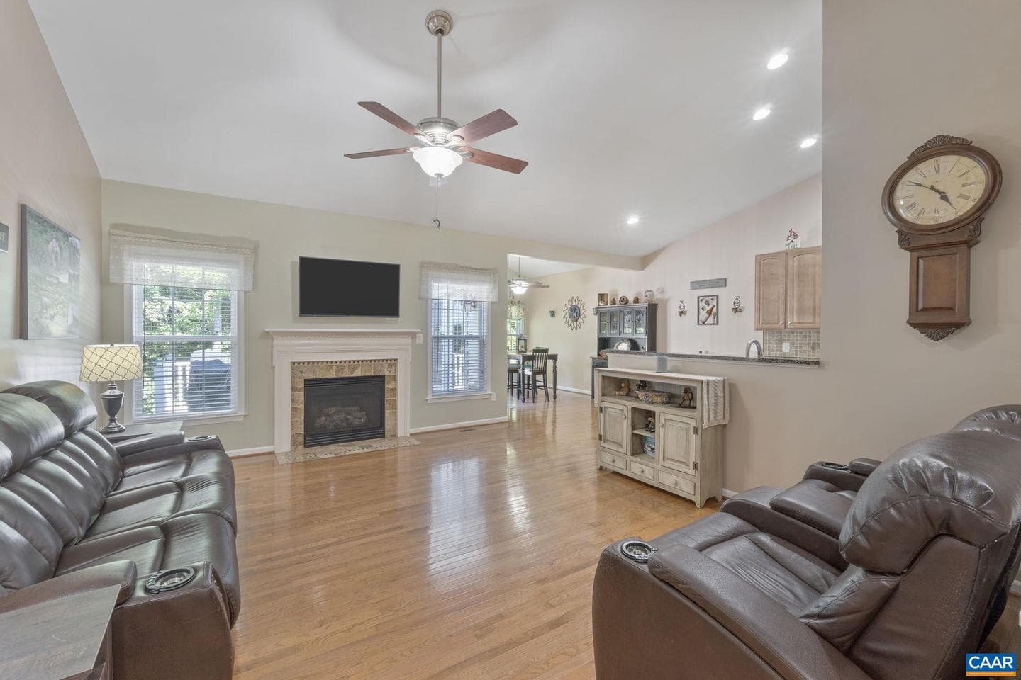 42 Lakeview Ct photo 5