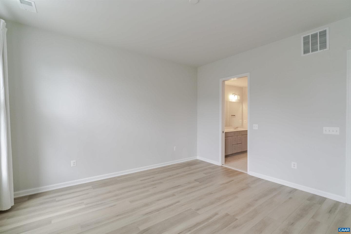 4752 Loyola Way photo 10