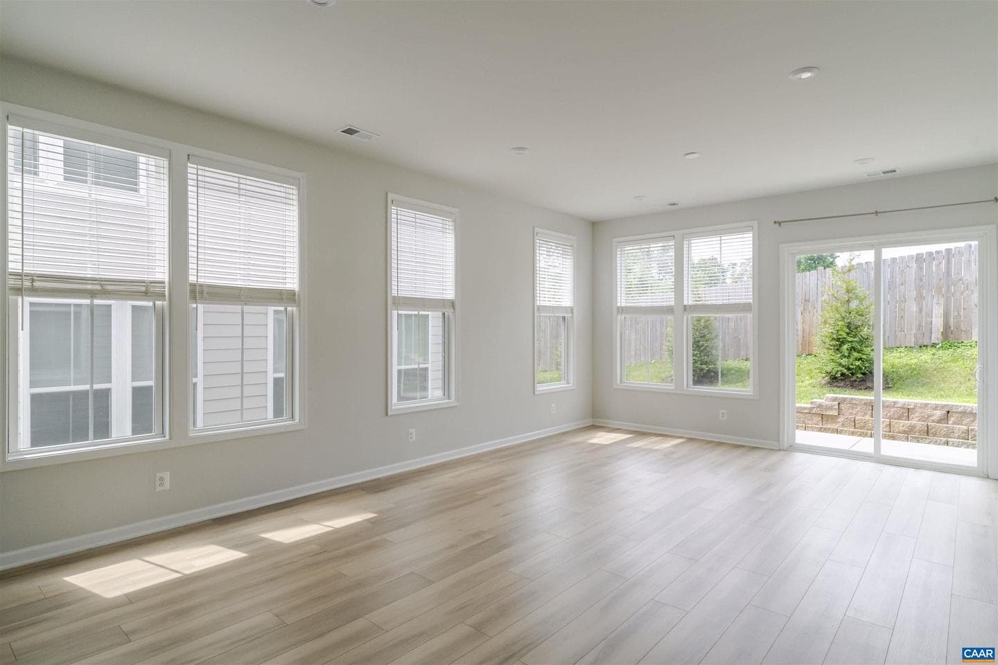 4752 Loyola Way photo 6