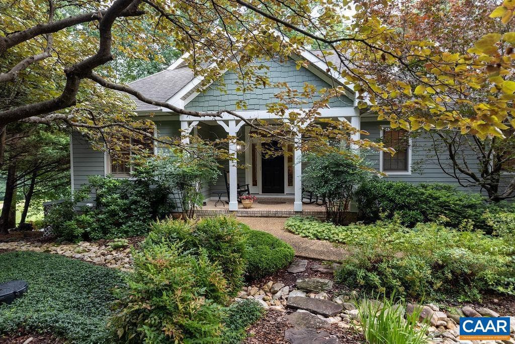 85 Waters Edge Ln