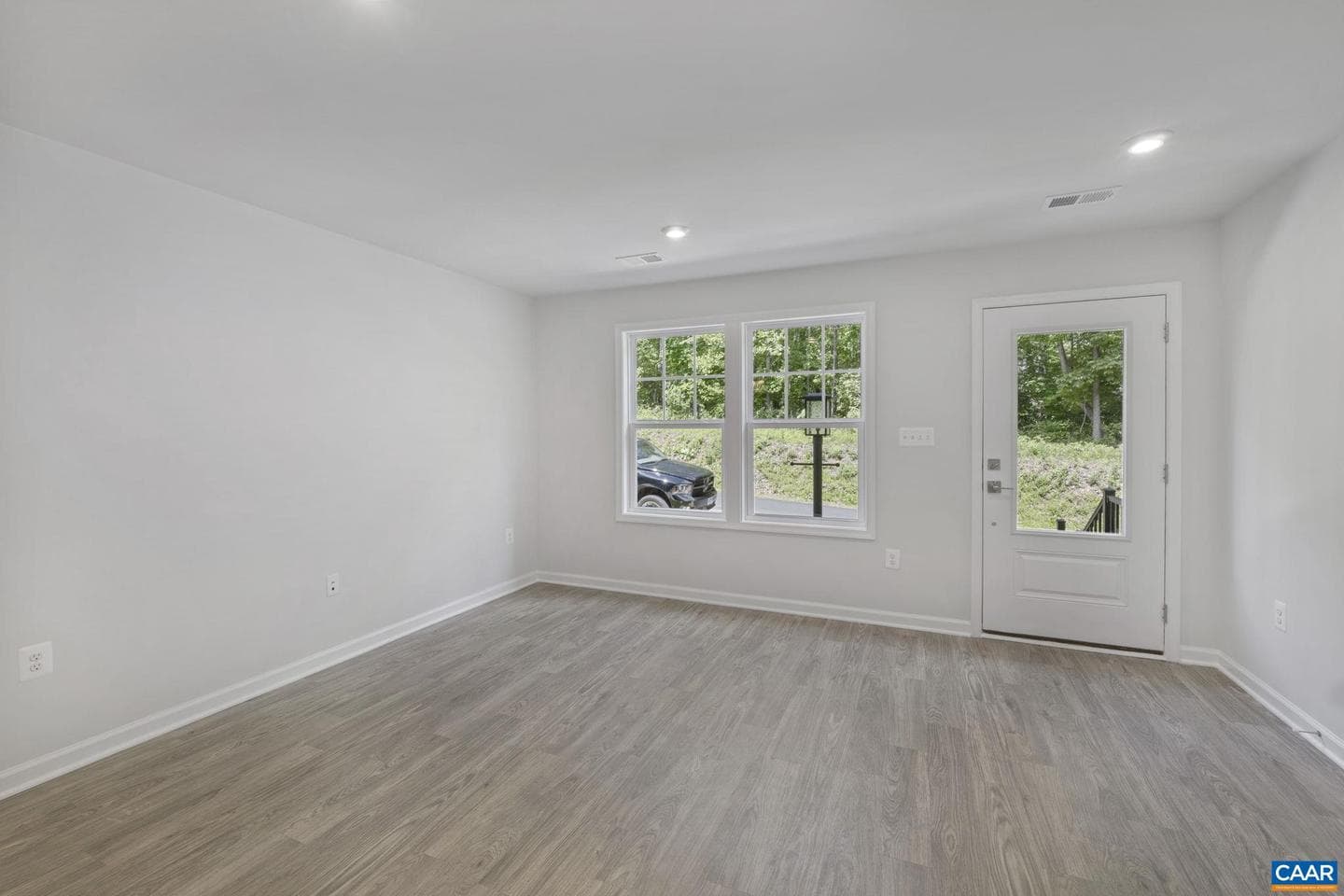 2265 Woodburn Rd photo 6