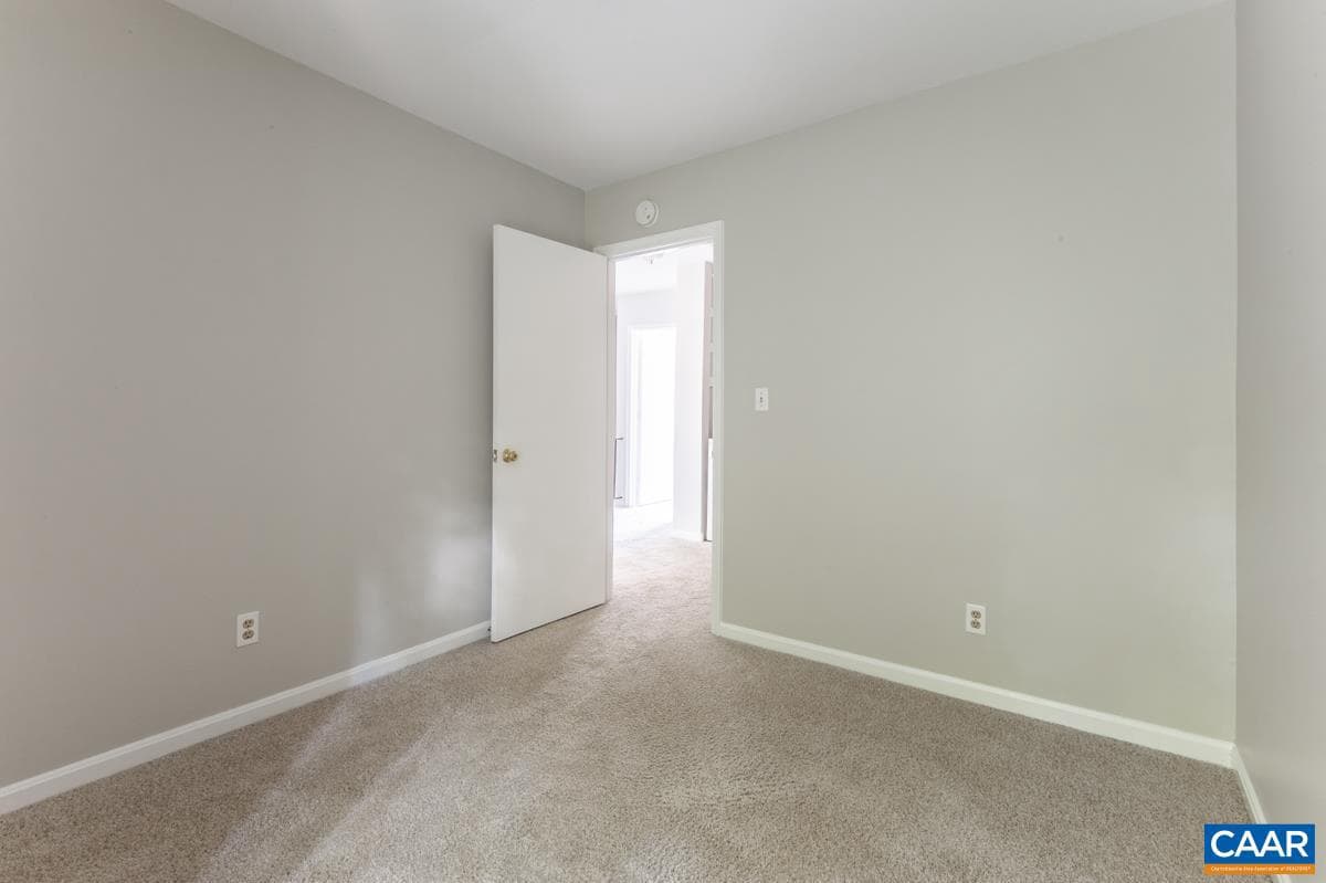 943 Southampton Dr photo 25