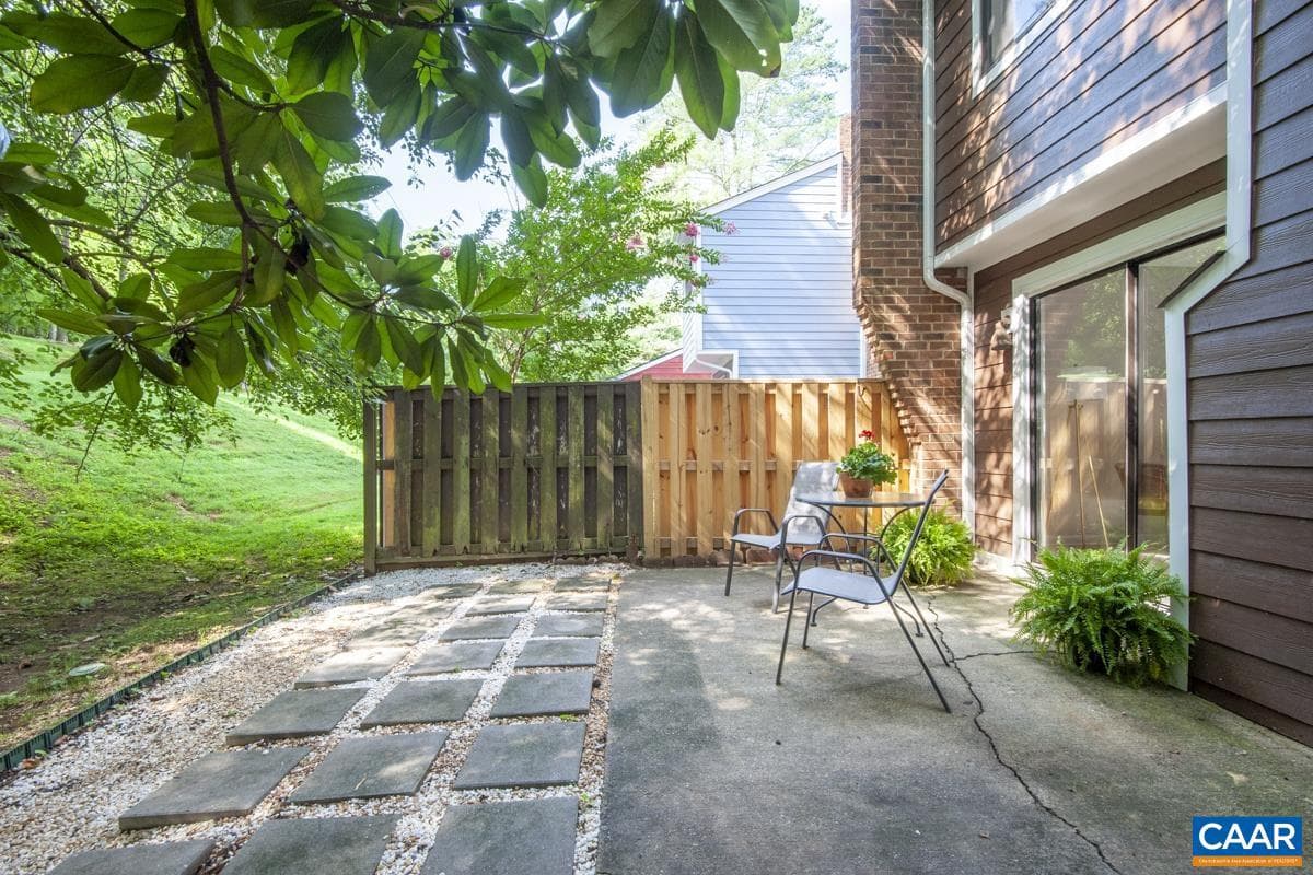 943 Southampton Dr photo 30