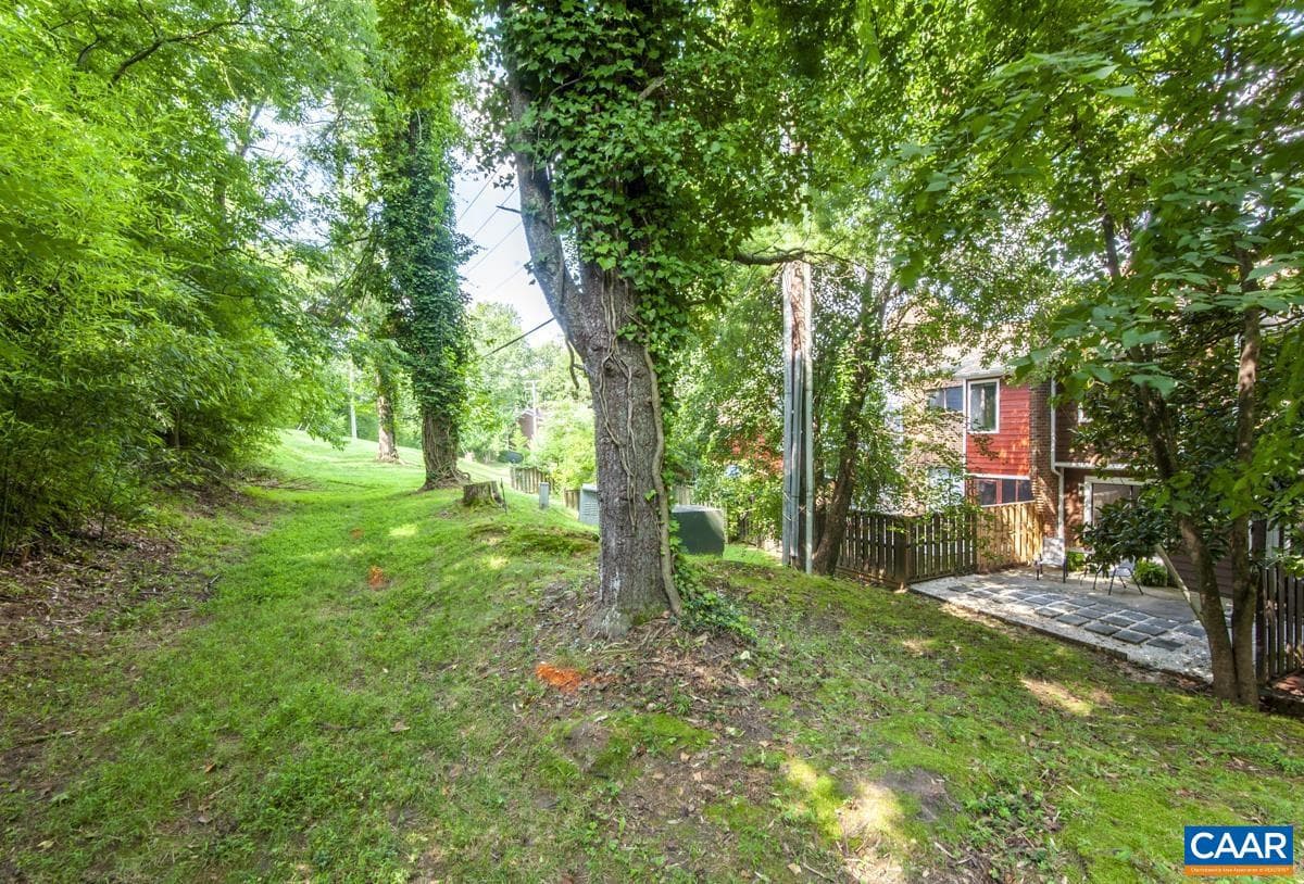 943 Southampton Dr photo 33