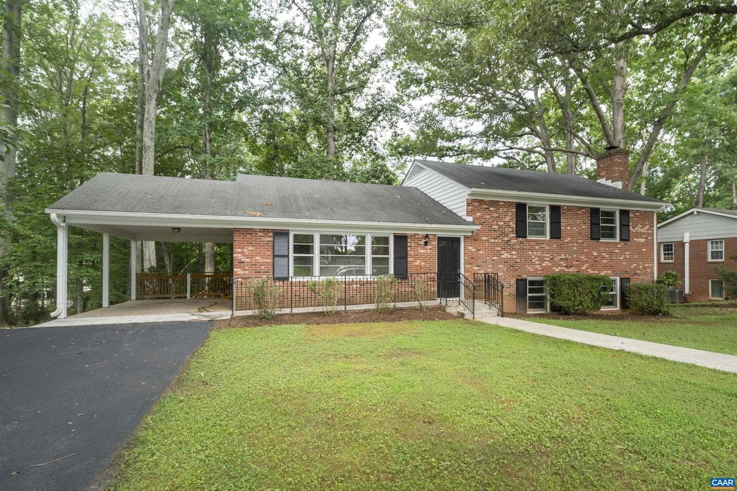 511 Berwick Ct photo 2