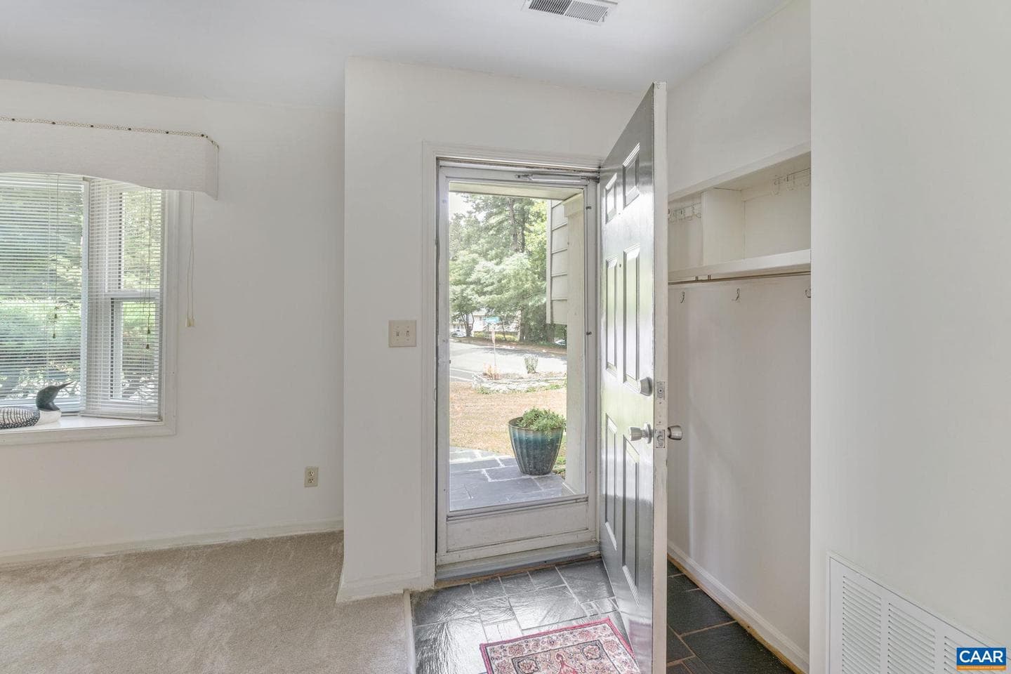 100 Grimes Pl photo 2
