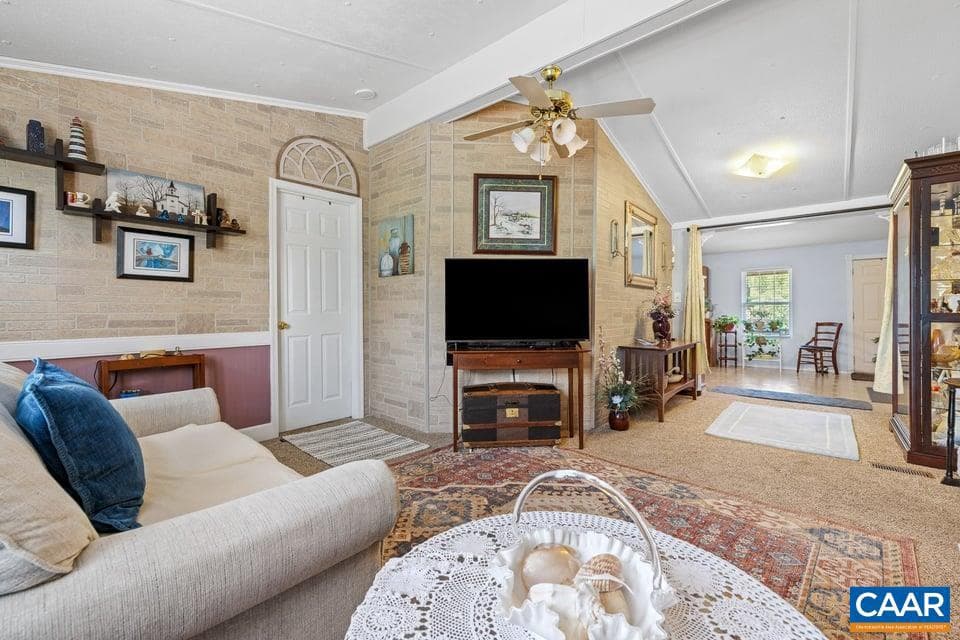 10589 Spotswood Trl photo 17
