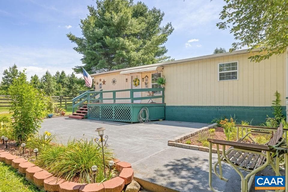 10589 Spotswood Trl photo 3