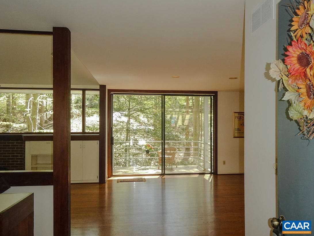 1502 Holly Rd photo 2