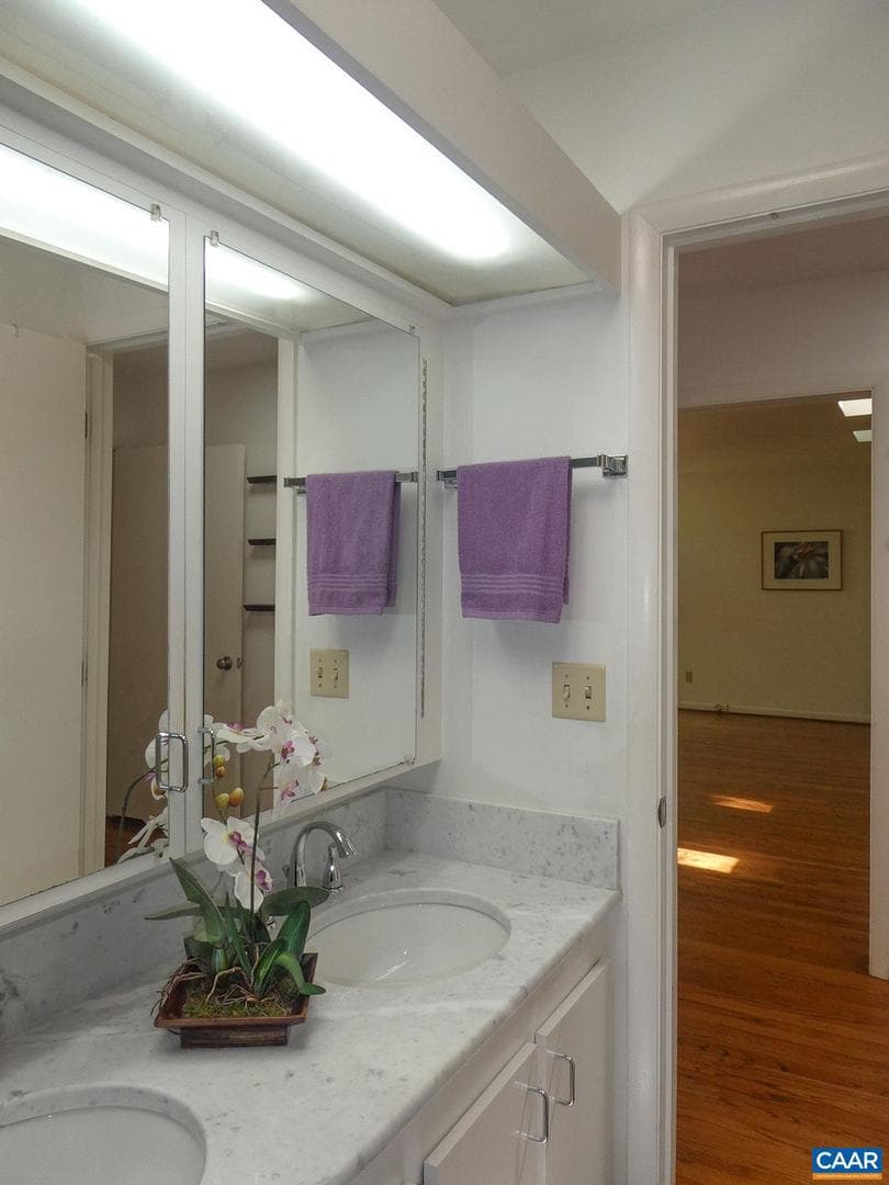 1502 Holly Rd photo 24
