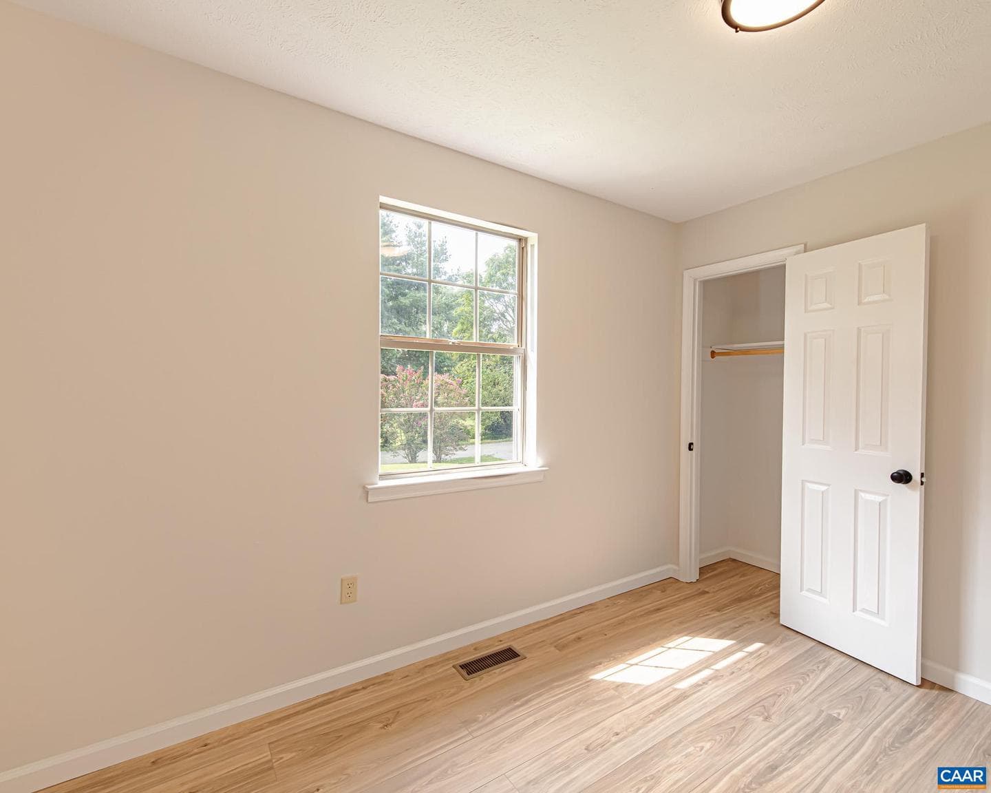 101 Dun Glory Dr photo 27