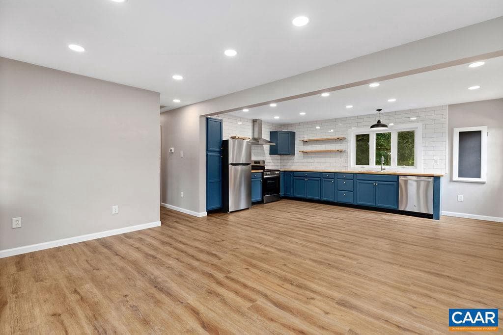 465 Round Hill Dr photo 11