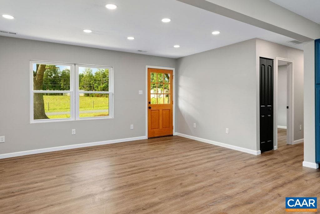 465 Round Hill Dr photo 19
