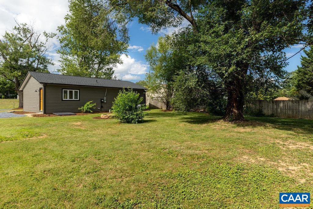 465 Round Hill Dr photo 29