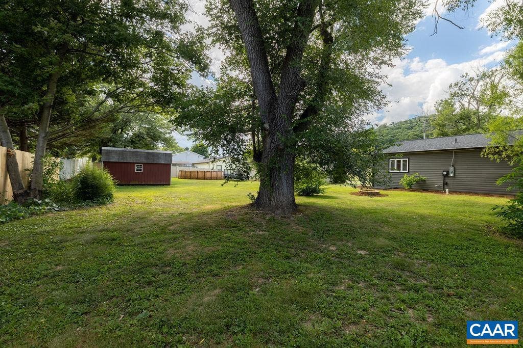 465 Round Hill Dr photo 31