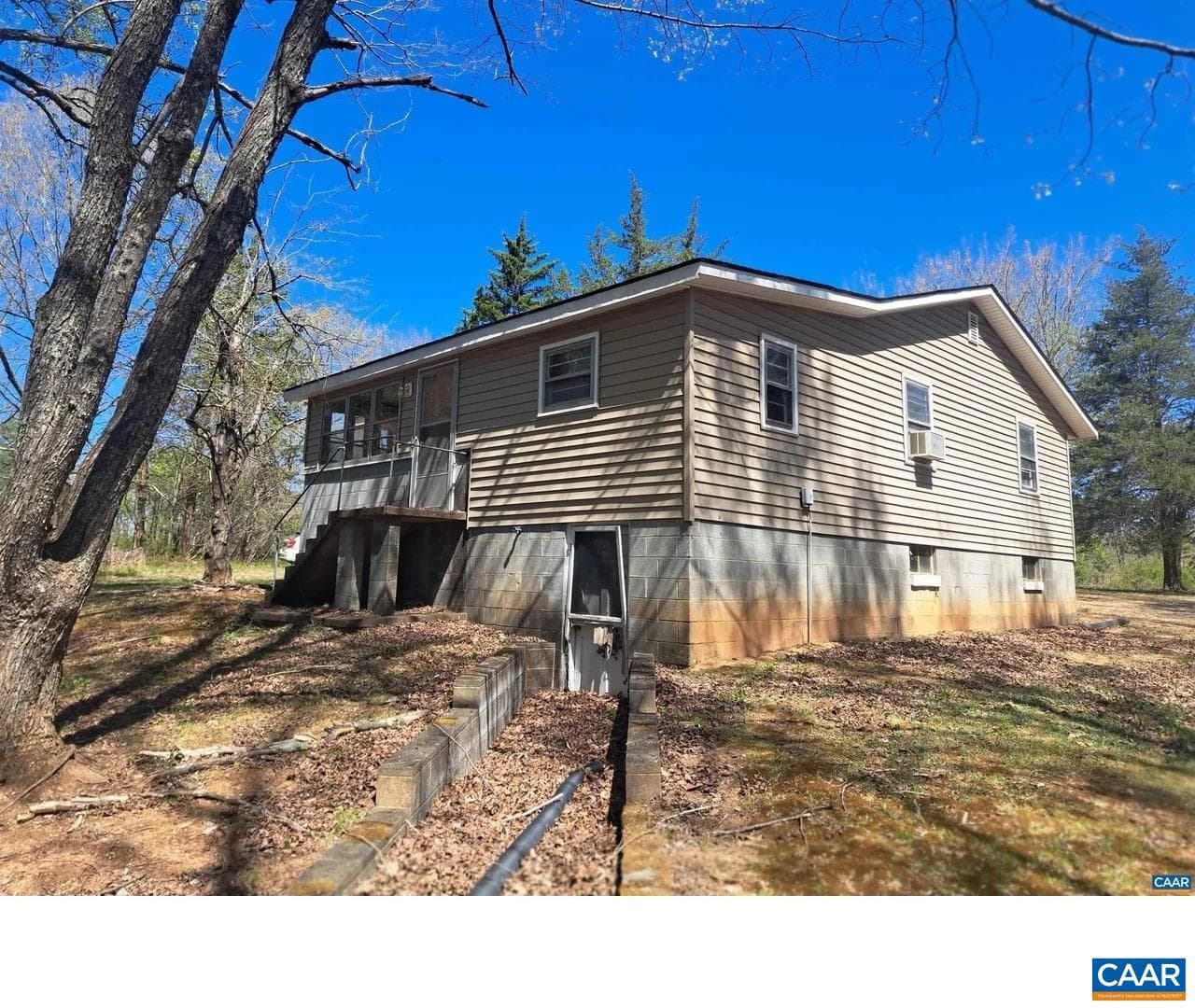 4571 Elly Rd photo 2