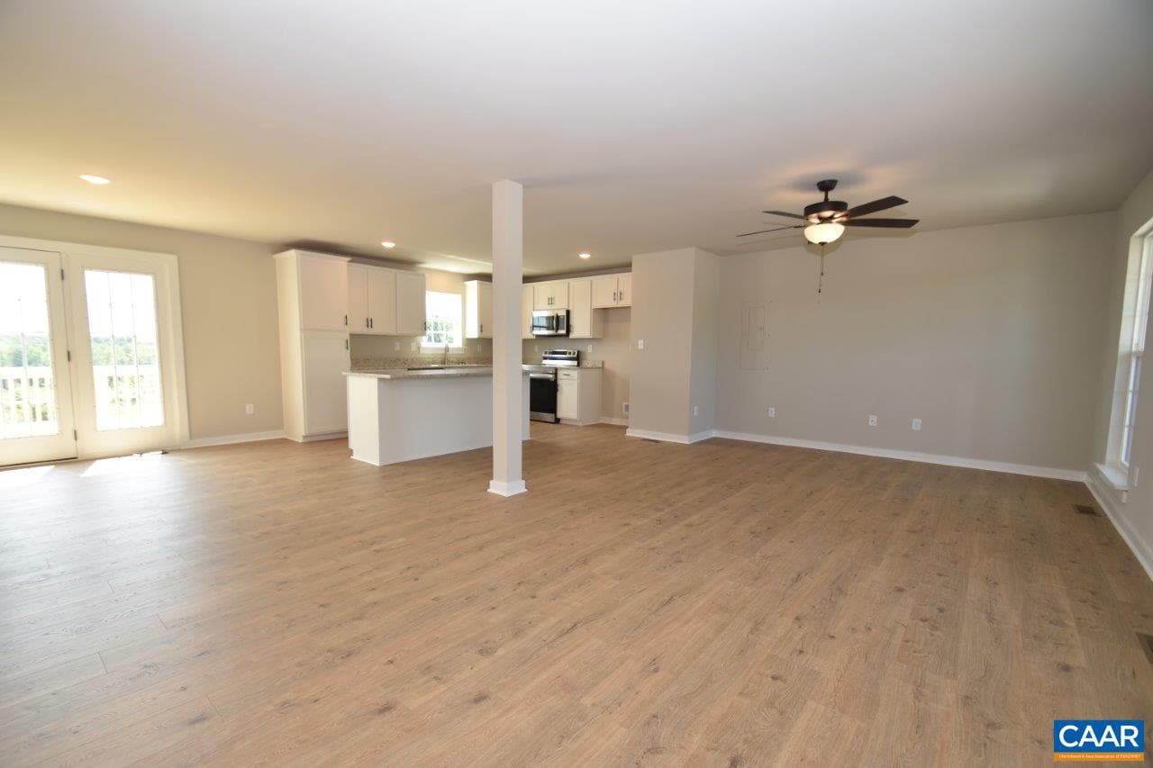 1088 Hanback Rd photo 4