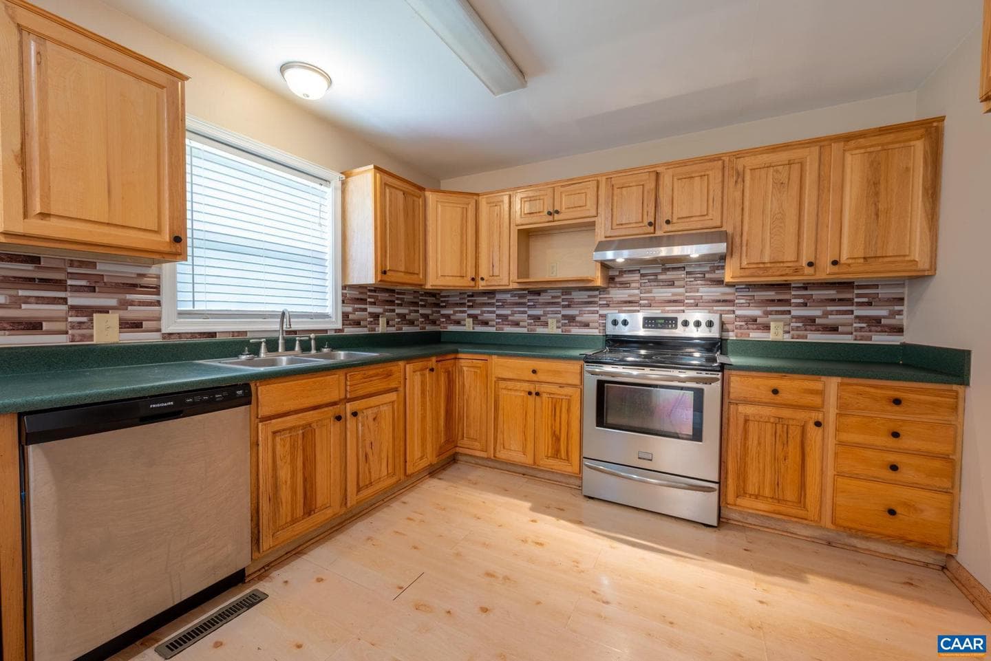 497 Sunset Dr photo 3