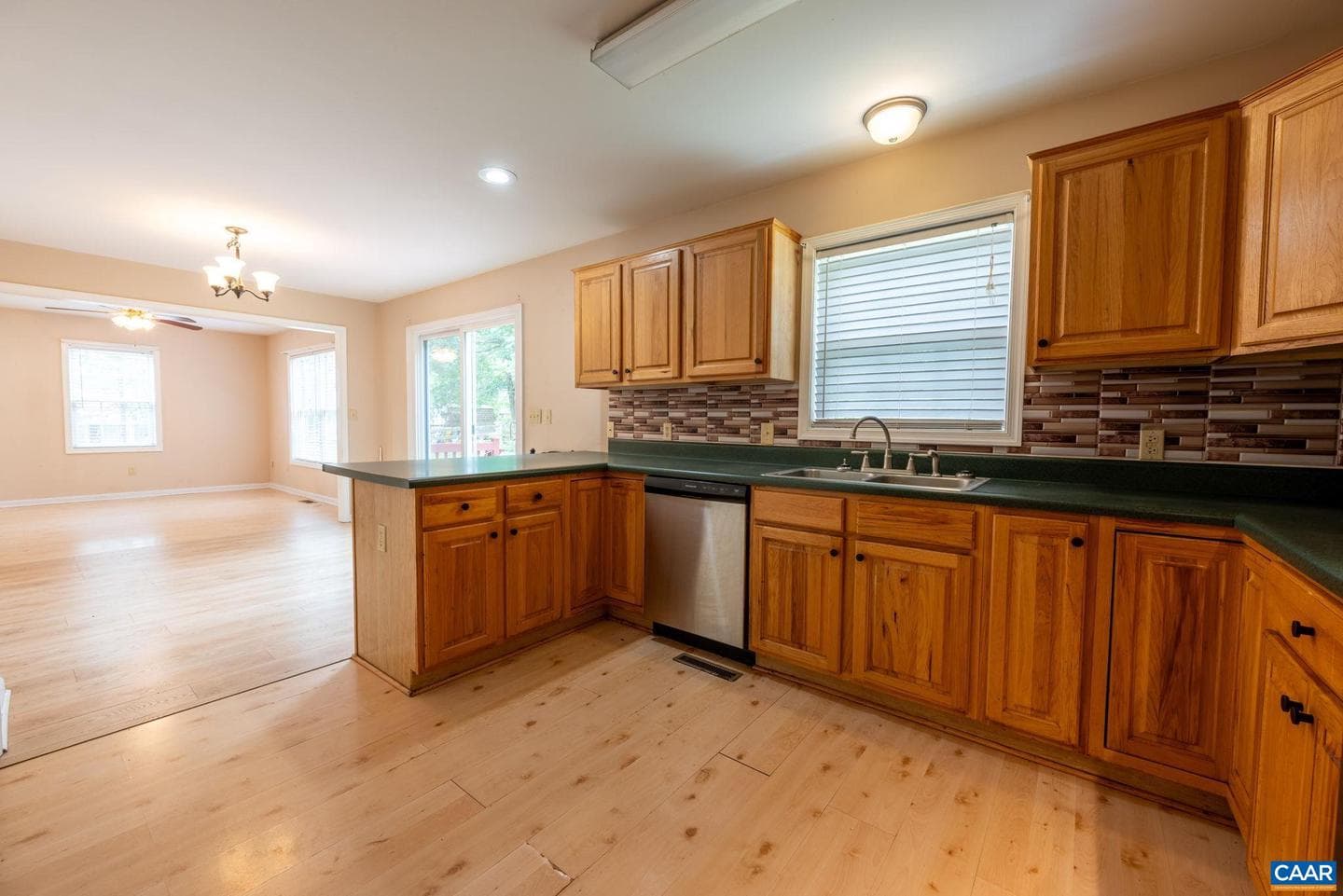 497 Sunset Dr photo 4