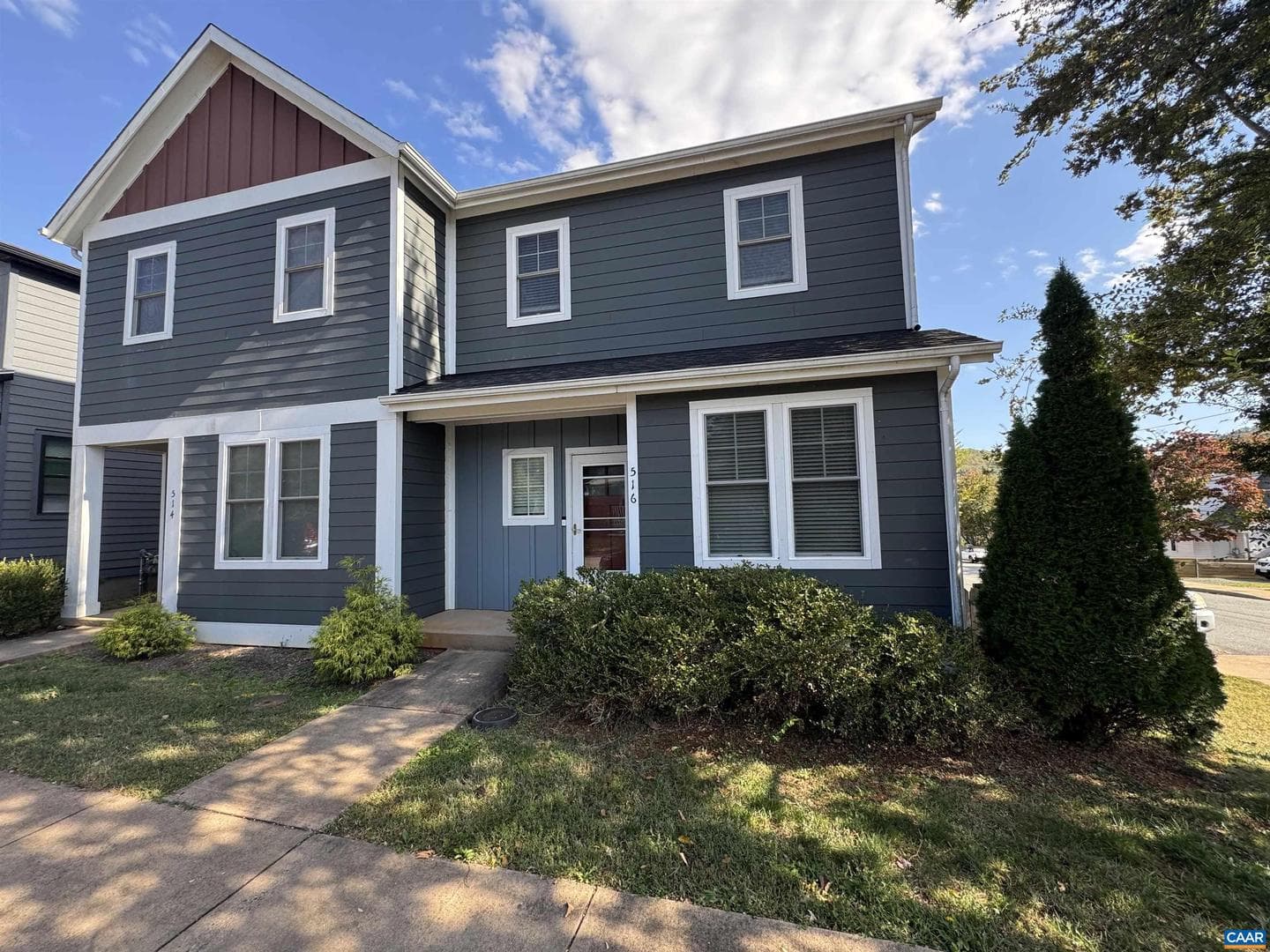 516 Rives St photo 1