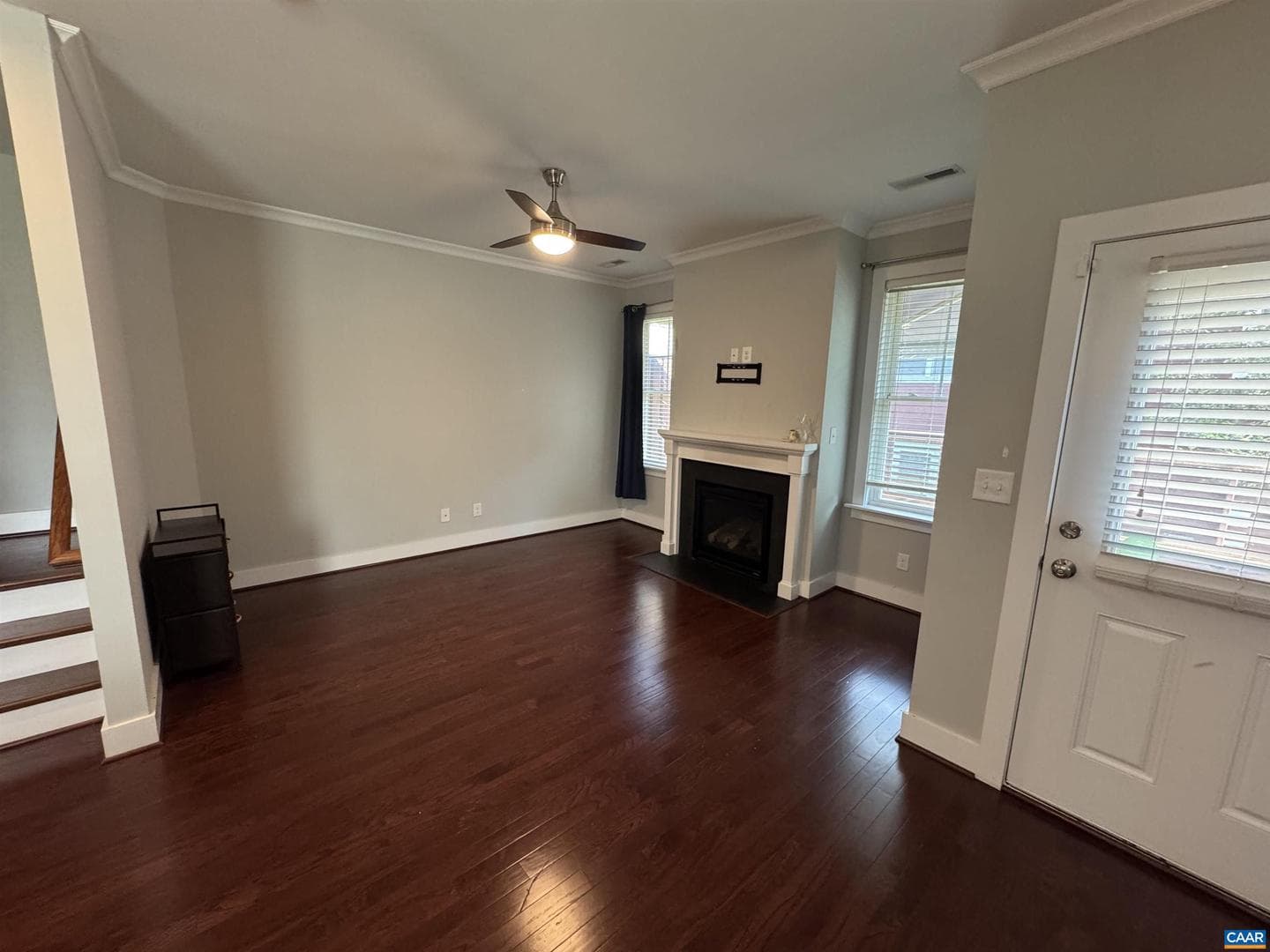 516 Rives St photo 10