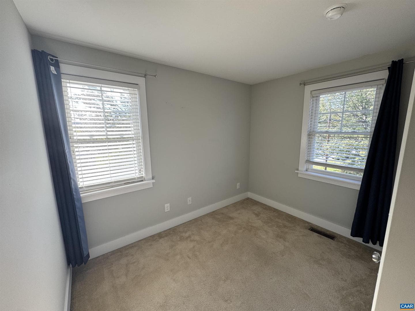 516 Rives St photo 14