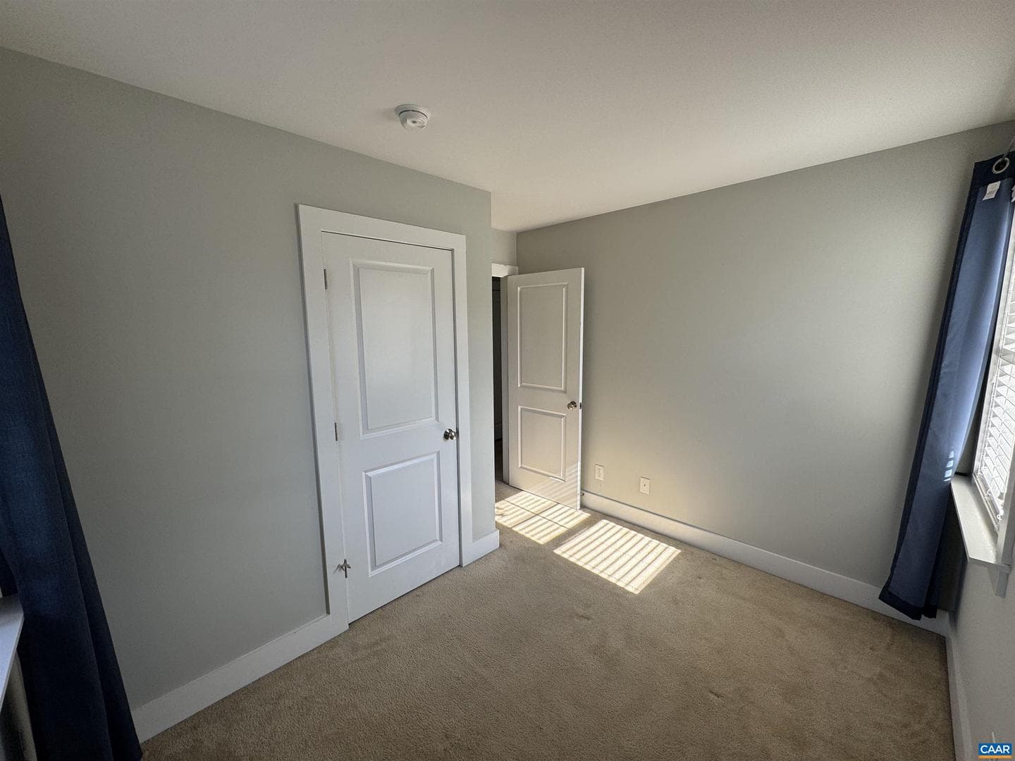 516 Rives St photo 16