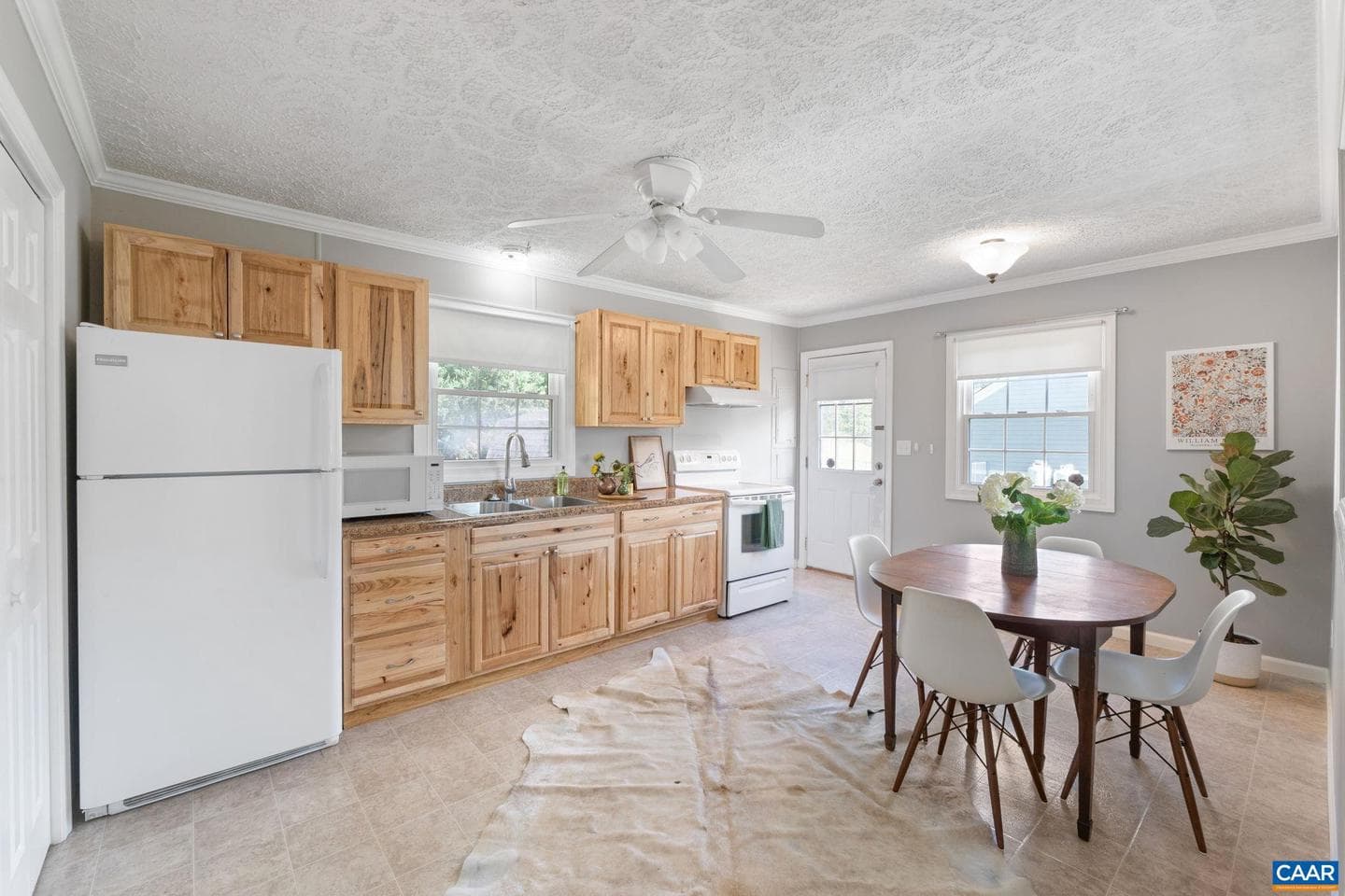 1496 Orchard Dr photo 3