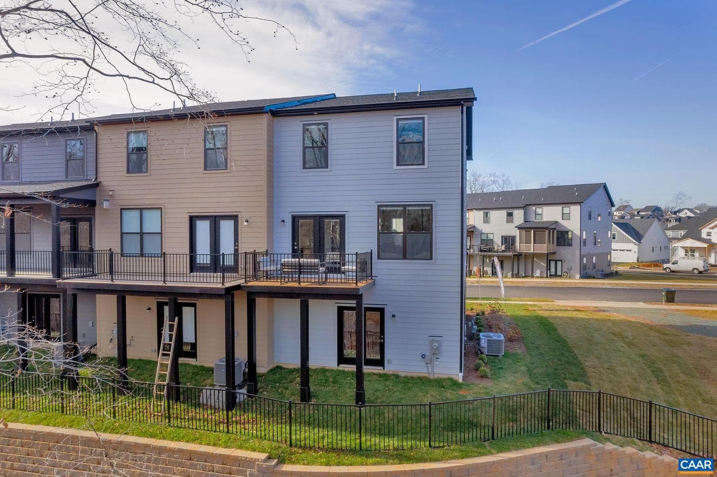 1842 Fowler St photo 6