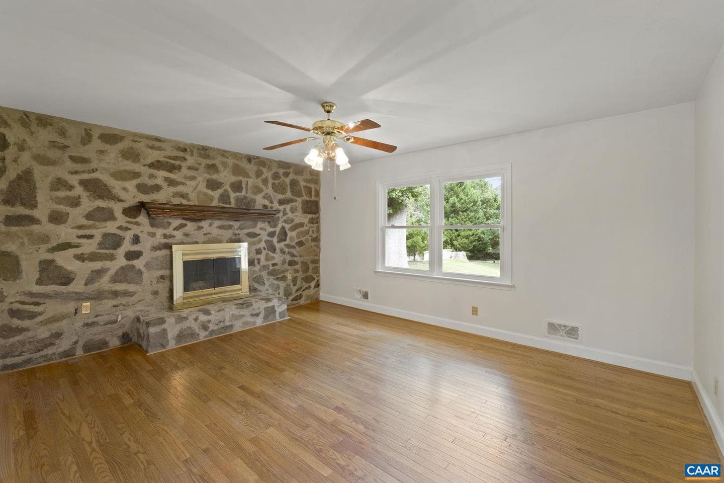 635 Ridgemont Rd photo 10