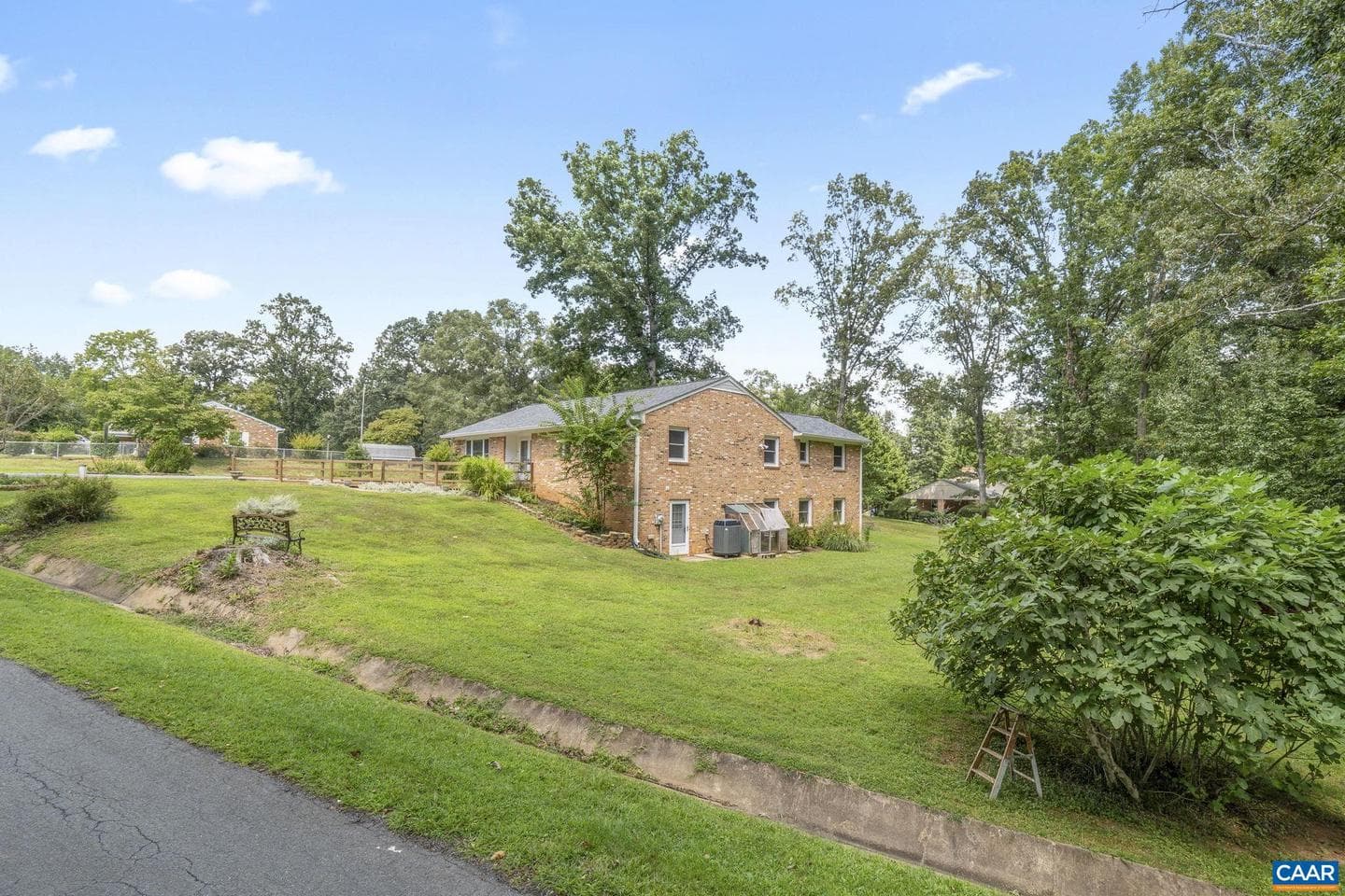 635 Ridgemont Rd photo 12