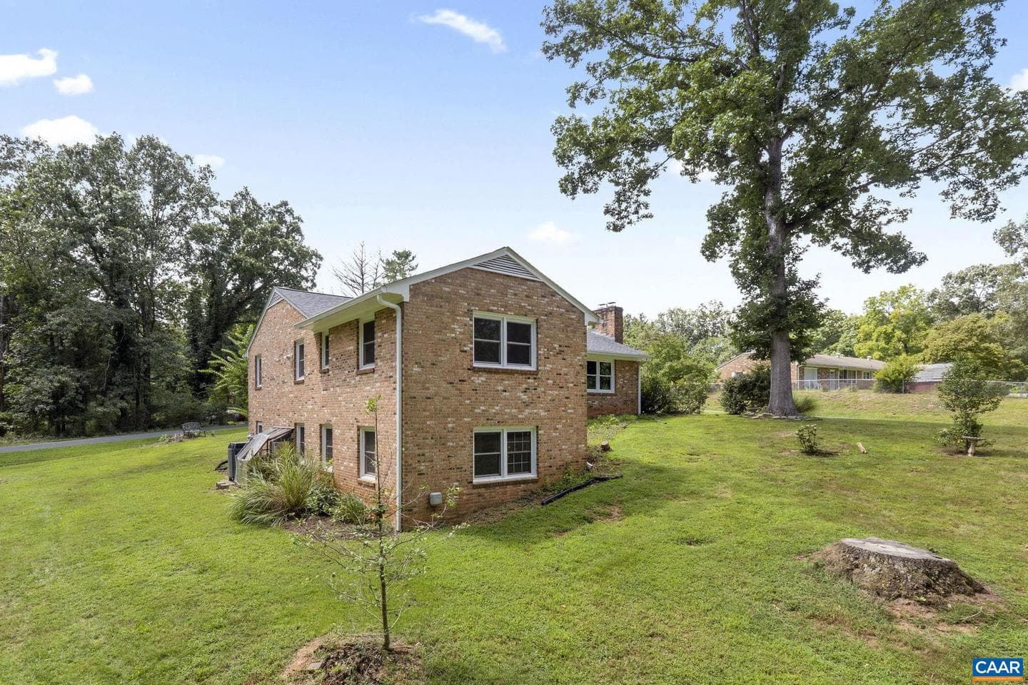 635 Ridgemont Rd photo 14