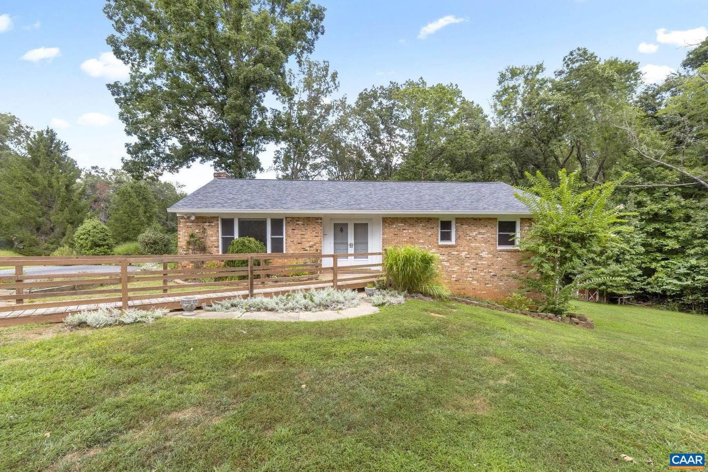 635 Ridgemont Rd photo 16