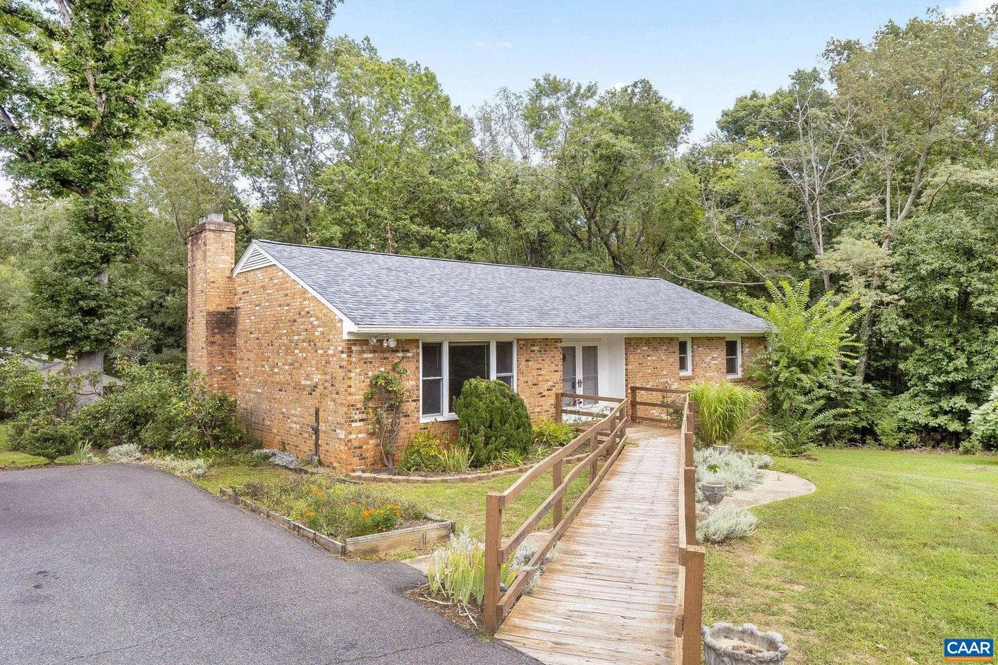 635 Ridgemont Rd photo 18