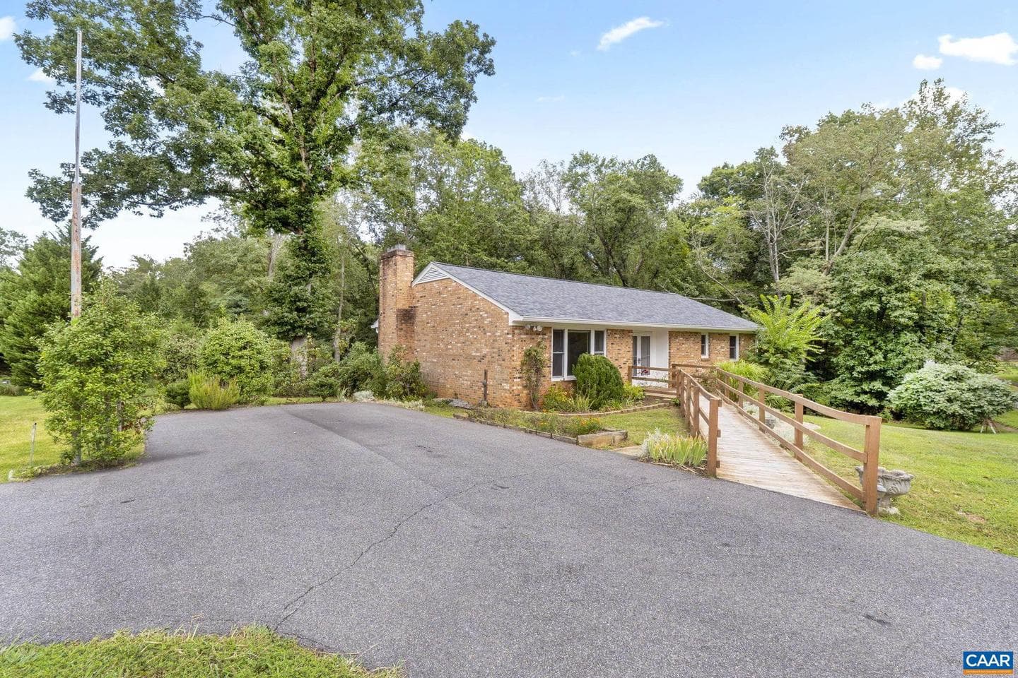 635 Ridgemont Rd photo 19